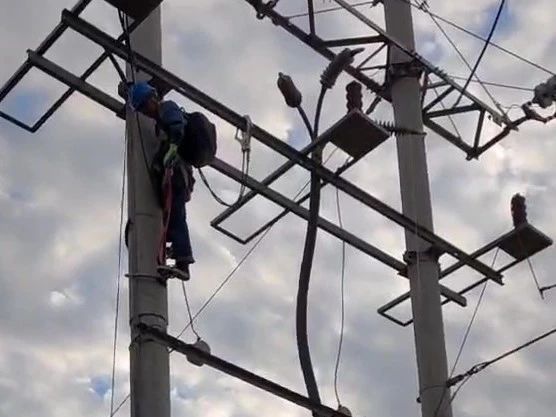 康高特Ronaldo高能量<a href='http://www.coblite.com.cn/Ppzq/ersted.html'>電纜故障定位儀</a> 現(xiàn)場準確檢測35kv電纜故障點