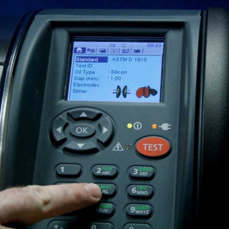 OTS便攜式<a href='http://www.coblite.com.cn/Ppzq/b2.html'>絕緣油測(cè)試儀</a>