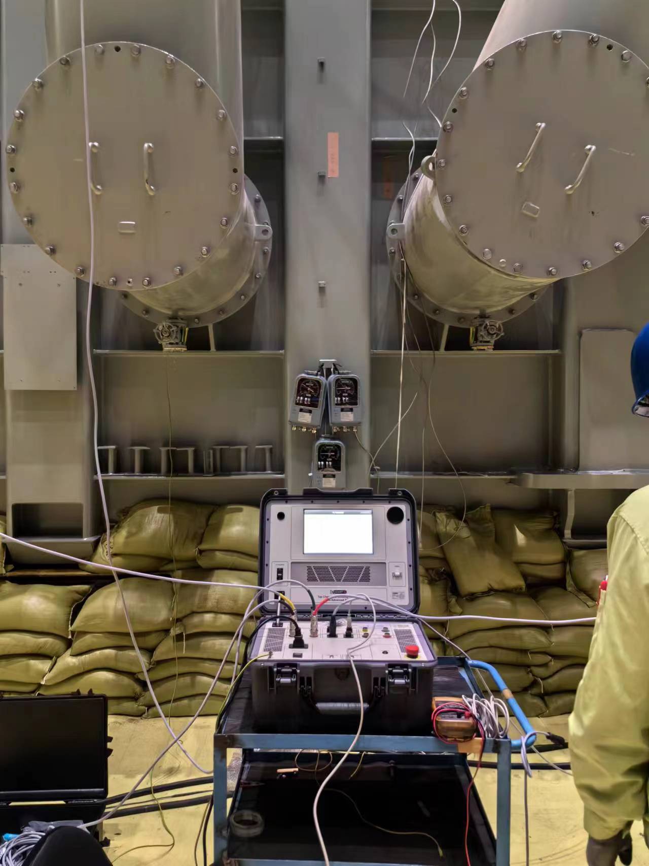 TWA500<a href='http://www.coblite.com.cn/Cpzx/bianyaqiceshiyi/dvpowertrt.html'>三相變壓器</a>有載分接開(kāi)關(guān)測(cè)試儀