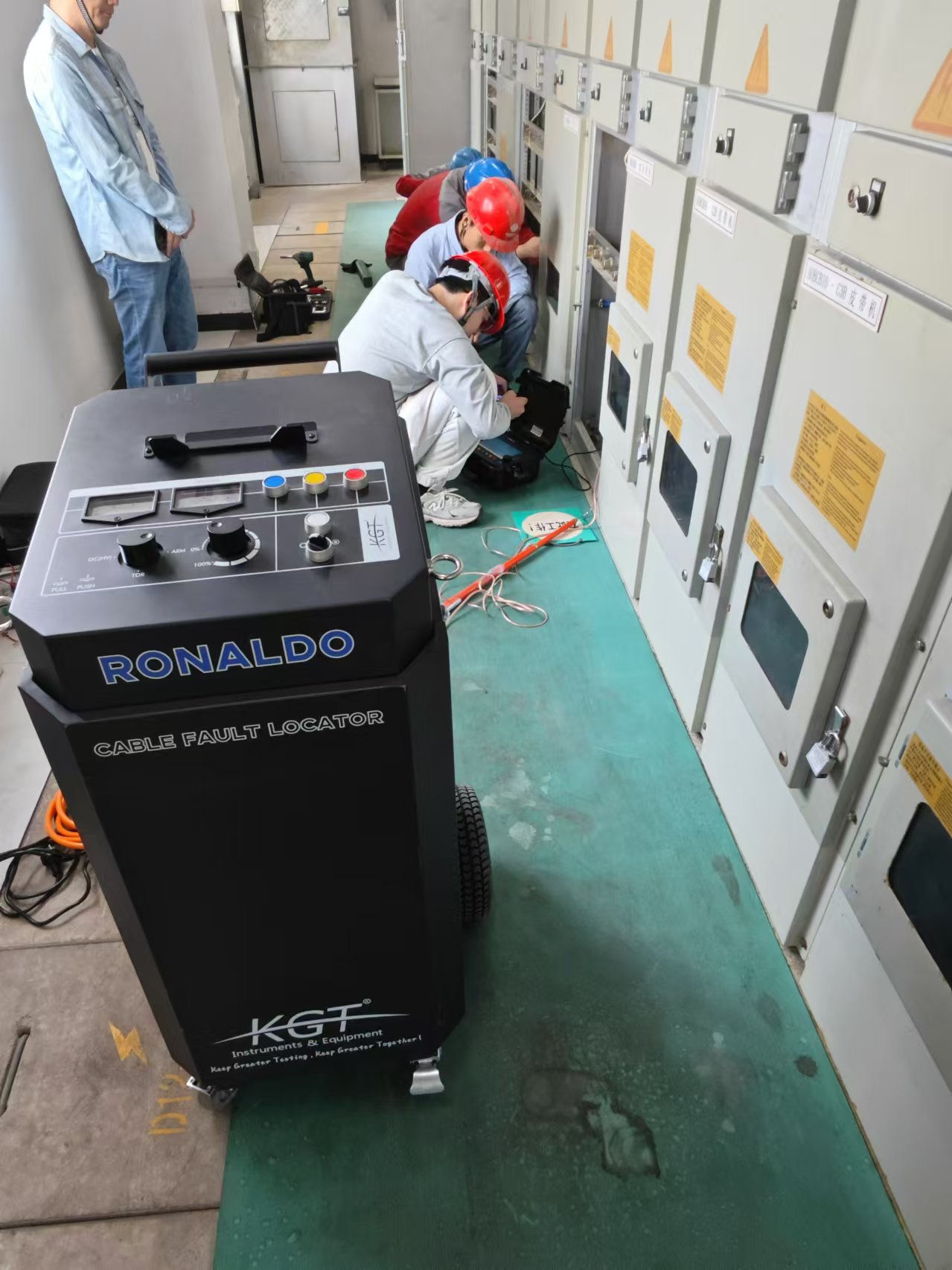 R-9<a href='http://www.coblite.com.cn/Ppzq/ersted.html'>電纜故障定位儀</a>檢測現(xiàn)場