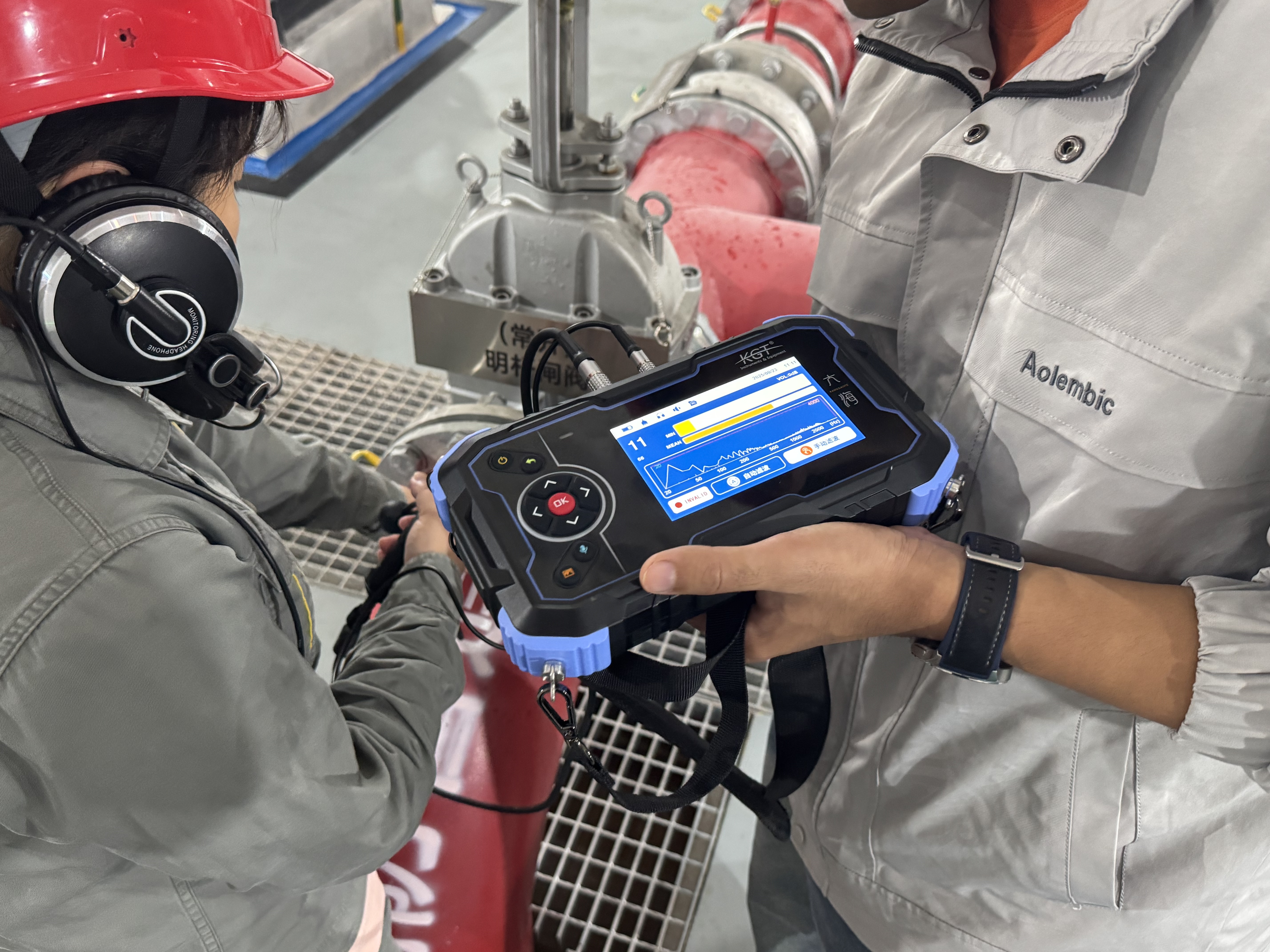 聽漏儀測(cè)試現(xiàn)場(chǎng) 聽漏儀測(cè)試現(xiàn)場(chǎng)